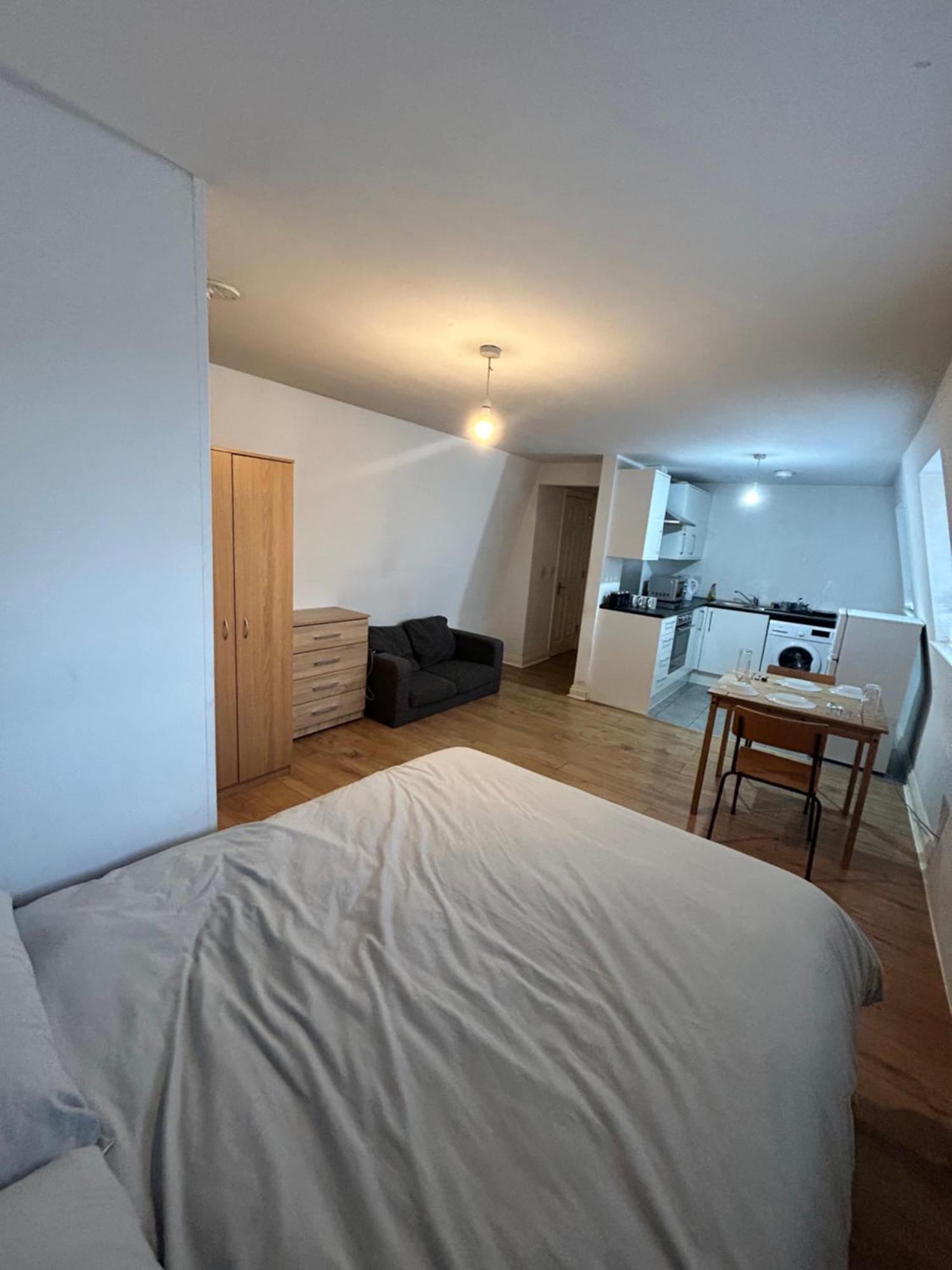 Leicester Studio At City Centre With Free Parking Exterior photo